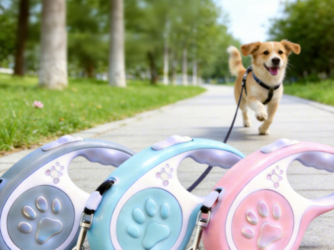 Cute Paw Print Retractable Dog Leash – Automatic Extending Pet Walking Lead for Small and Medium Dogs